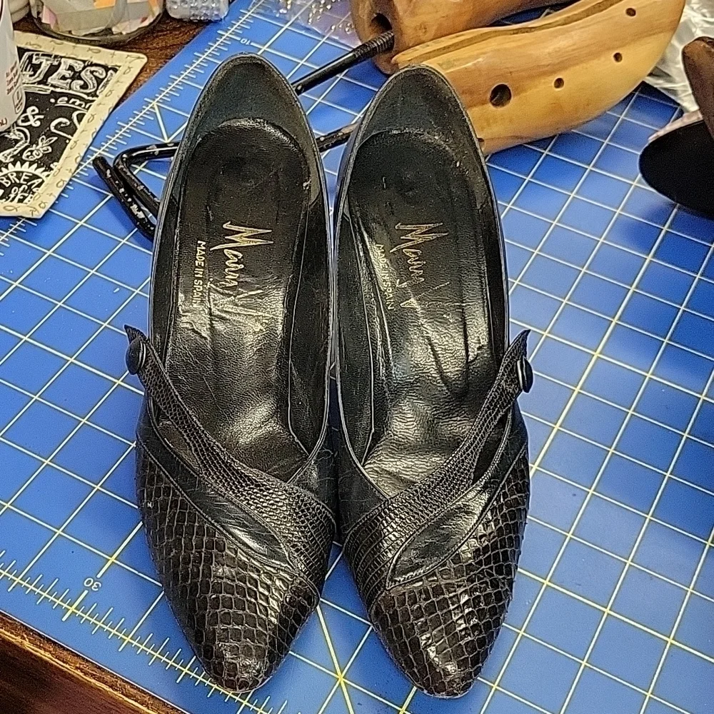 Mary V's Made in Spain Vintage Black Pumps Needs Heel Tips Size 8